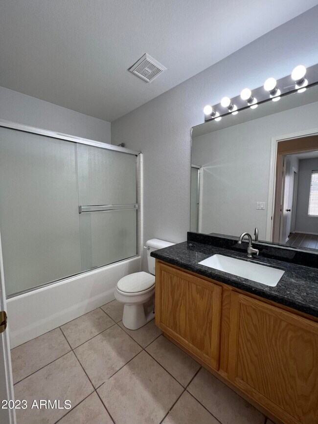 Building Photo - 1171 W Goldfinch Way