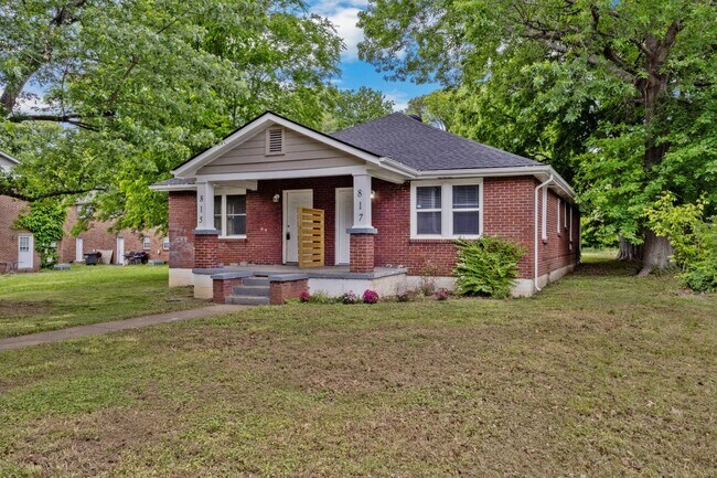 Building Photo - 815 Stafford St