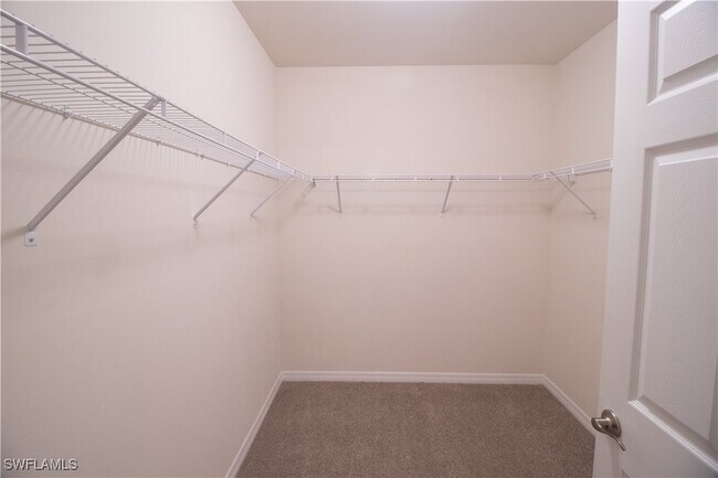 Building Photo - 1215 SE 20th St