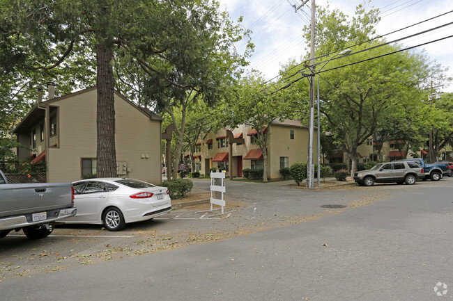 Building Photo - 17th Street Commons