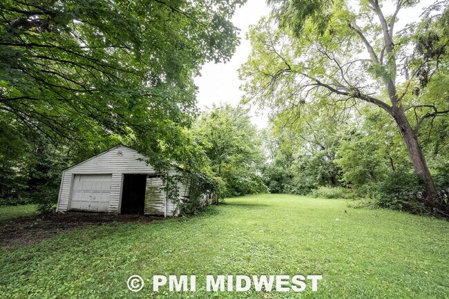 Building Photo - "Charming 3-Bedroom Home with Spacious Layout in Indianapolis!"