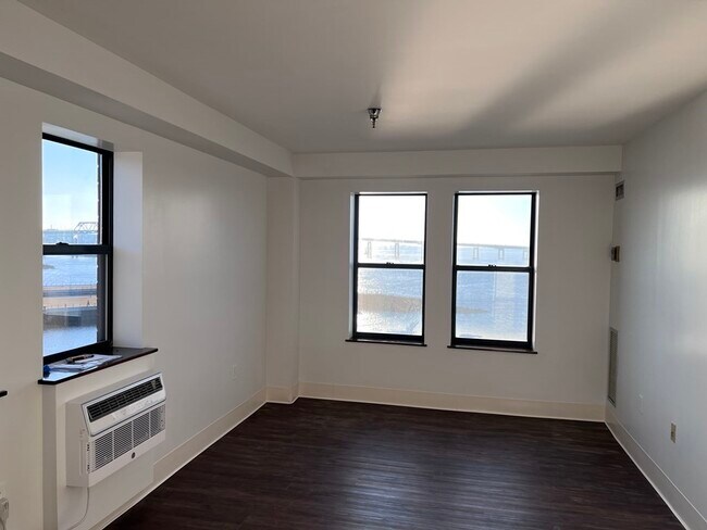 Building Photo - 750 Davol St