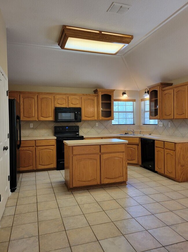 Building Photo - Huge 1/2 acre lot on cul de sac!  White Rock Estates!