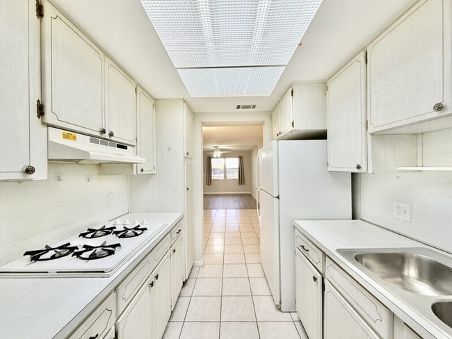 Building Photo - 911 Washington Ave SW