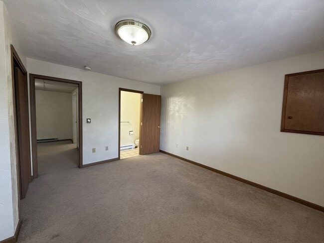 Building Photo - Secluded Two Bedroom Townhome Minutes from...