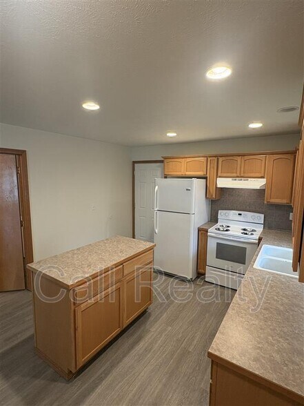 Building Photo - 18716 E Augusta Ct