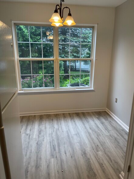 Breakfast nook - 106 Fawn Rdg N