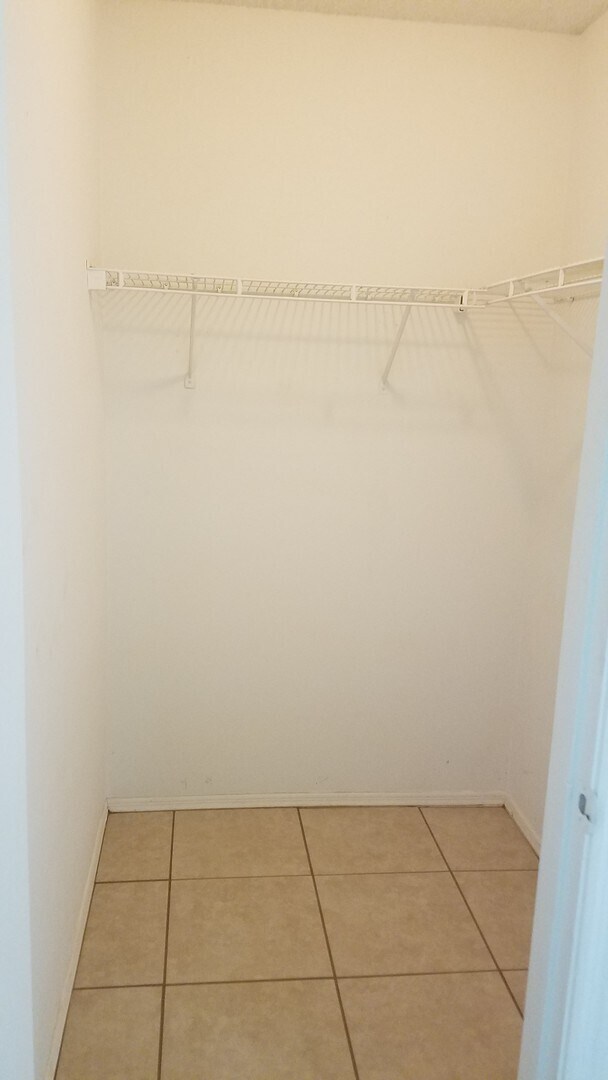 Building Photo - Nice 3 Bedroom 2 Bath home with Large Yard  Close to Jupiter Elementary