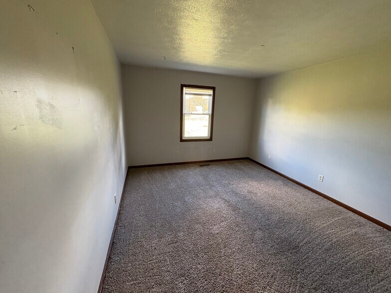 Building Photo - 418 S Silverwood Ln