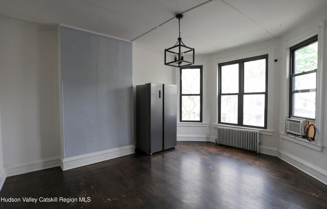 Building Photo - 141 St James St