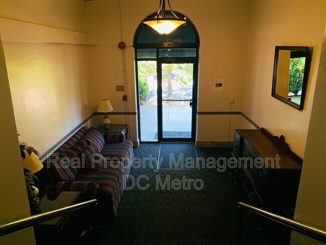 Building Photo - 815 Maryland Ave NE