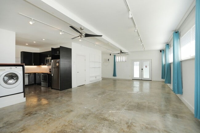 Building Photo - 2215 Cleburne St