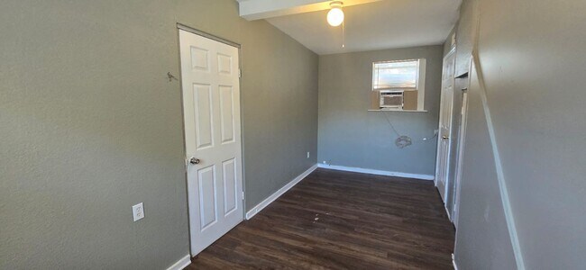 Building Photo - 5 Bedroom St Pete Home