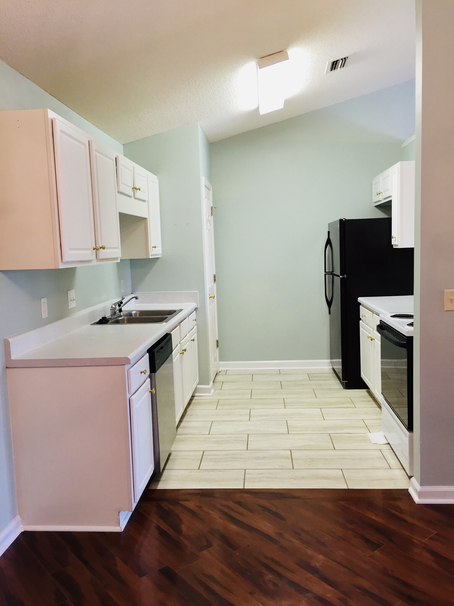 Kitchen - 105 Pelham Square Way