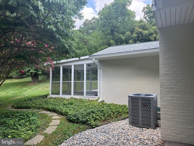 Building Photo - 1306 Pine Ridge Ln