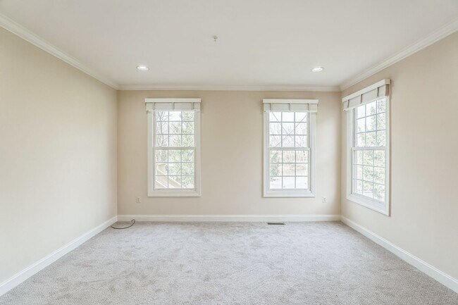 Building Photo - Gorgeous 3-Bedroom Townhome in East Norriton!