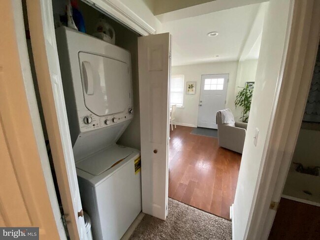 Building Photo - 13 Brookside Rd