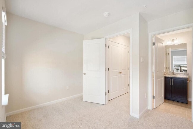 Building Photo - 568 Banquet Ln