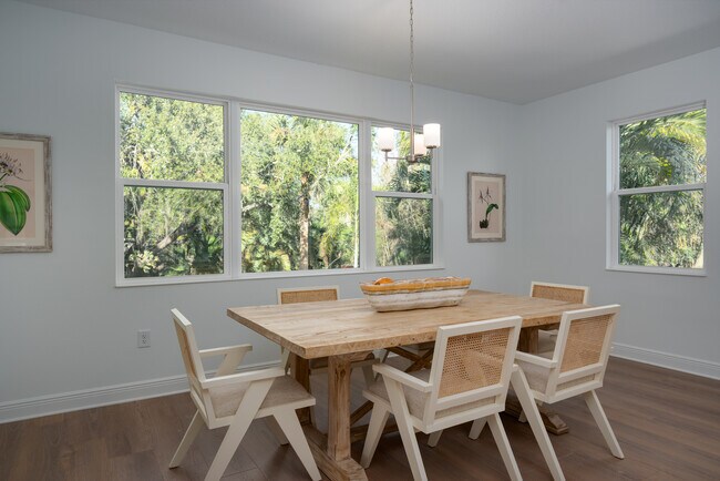 Building Photo - 318 Rafael Blvd NE