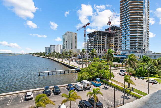 Building Photo - 1200 S Flagler Dr