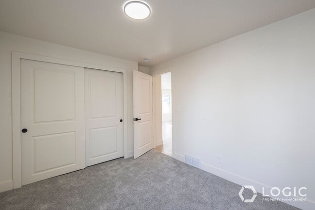 Building Photo - 7808 S 1000 E