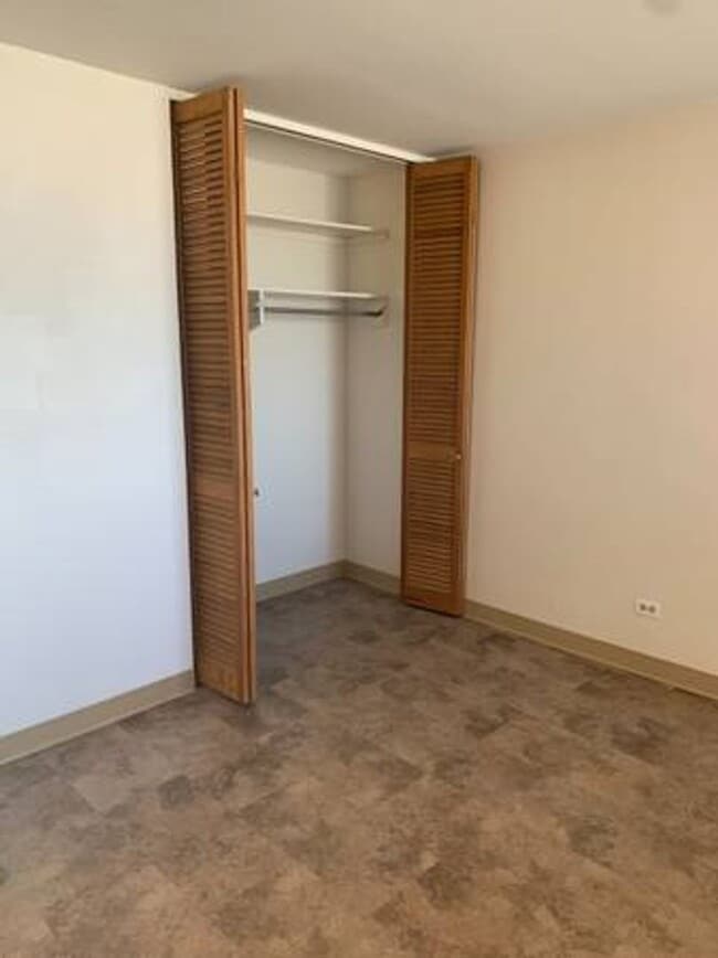 Building Photo - Great Amenities and Great Location!