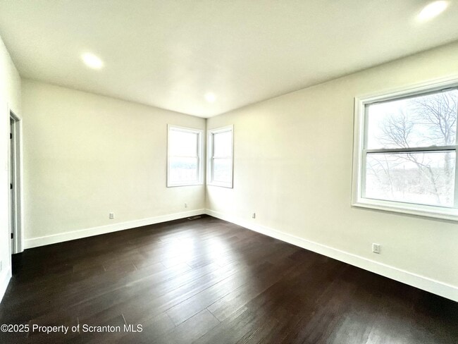 Building Photo - 105 Parkdale Dr