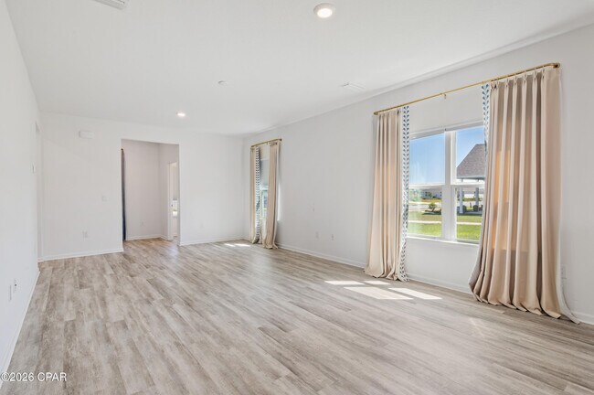 Building Photo - 56 Silverthorn St