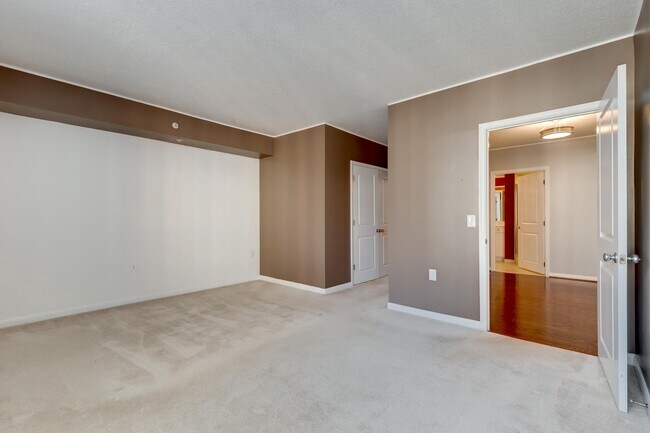 Building Photo - 851 N Glebe Rd