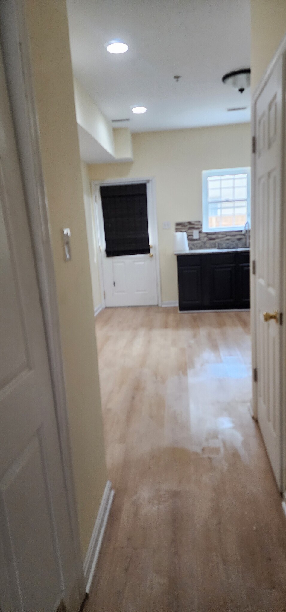 First floor - 139 W Hamburg St