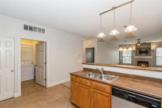 Building Photo - AUGUST 2026!!! Beautiful 2 Bedroom, 2 Bath Condominium in University Heights