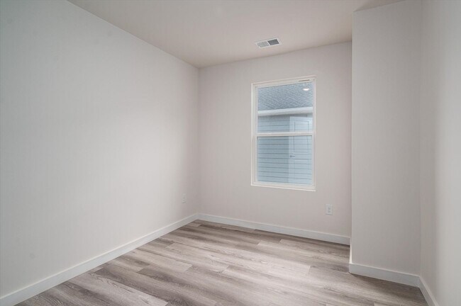 Building Photo - 3834 Maid Marion Ln