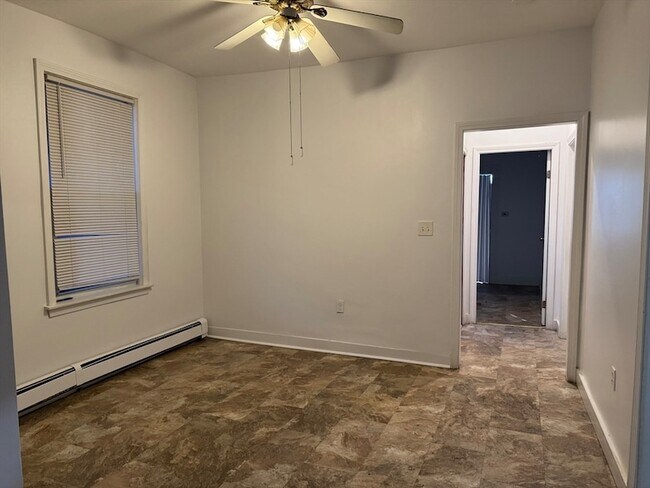 Building Photo - 184 London St