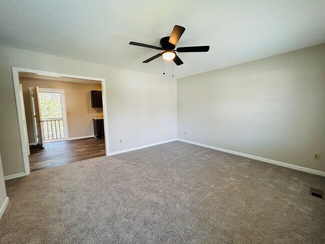 Building Photo - 404 A Poplar St