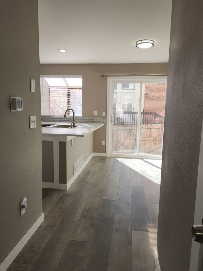 Building Photo - Beautiful Townhome at Monterey Community in Centennial!