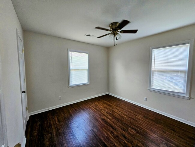 Building Photo - 126 Red Cedar Dr