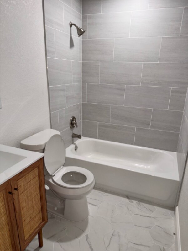 Building Photo - 562 Hartley Pl