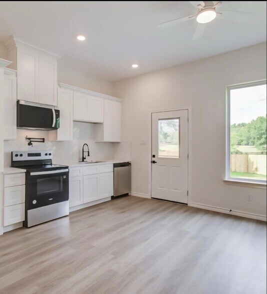 Building Photo - 15309 Coaltown Rd