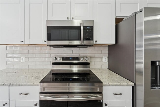 Building Photo - AVAILABLE NOW! (Pet Friendly)