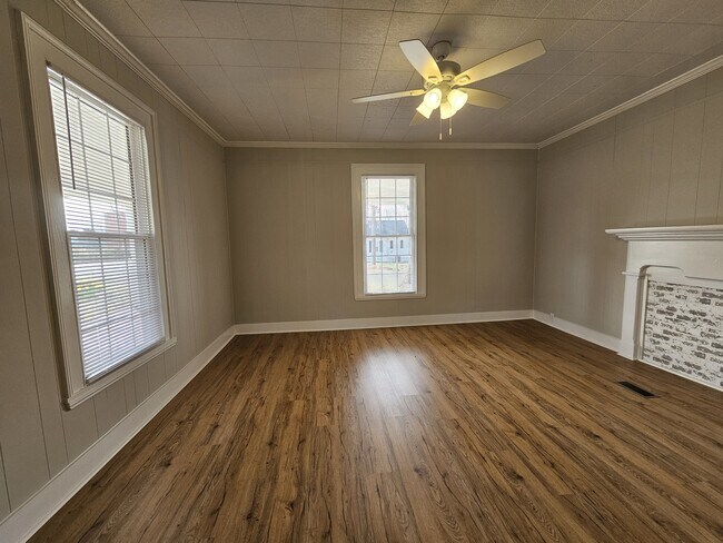 Building Photo - 359 Flat Rock Rd