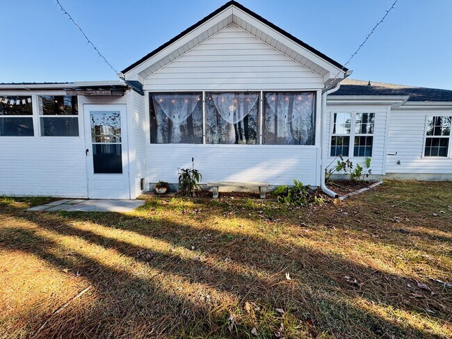 Building Photo - 932 Eaglet Cir