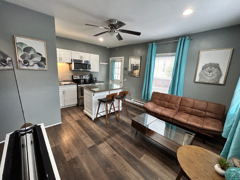 Building Photo - 193 Queen St