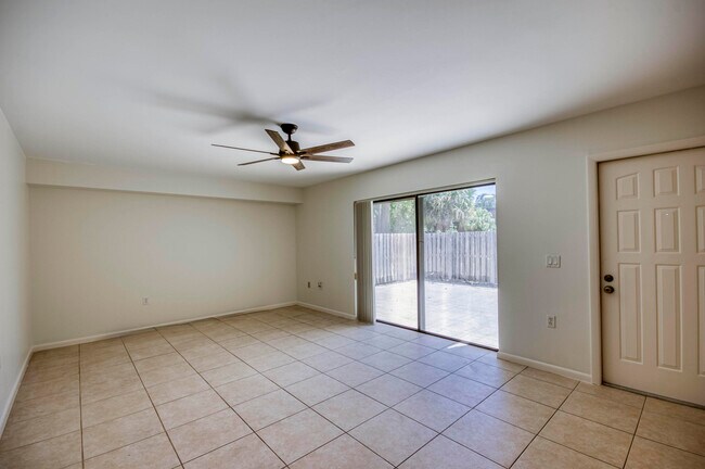 Building Photo - 2414 24th Ct