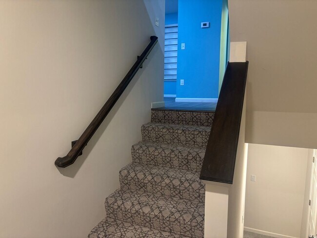 Building Photo - 708 Alban Aly