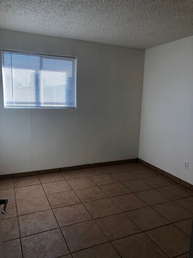 Building Photo - Adorable Home in Laverne Terrace!