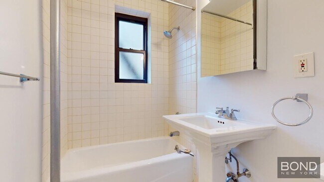 Primary Photo - 207-209 WEST 11TH STREET-4A