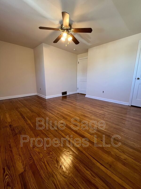 Building Photo - 202 Davis Ave