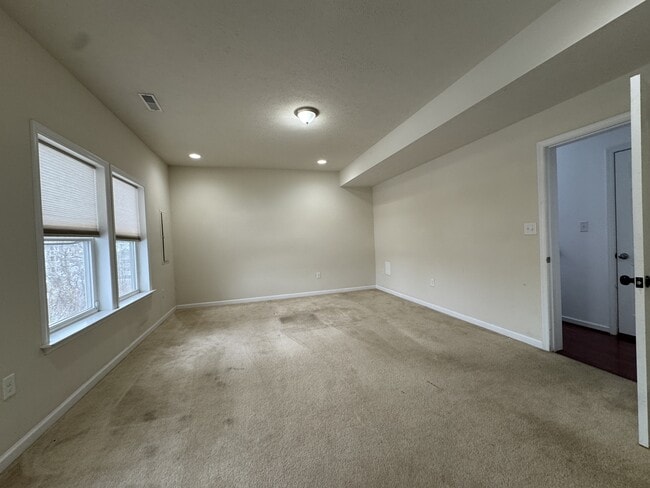 Building Photo - 3339 Sun Ct