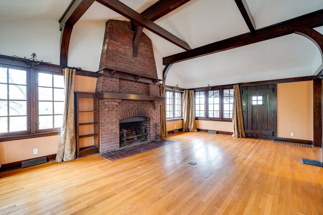 Building Photo - 126 Mahrt Ave