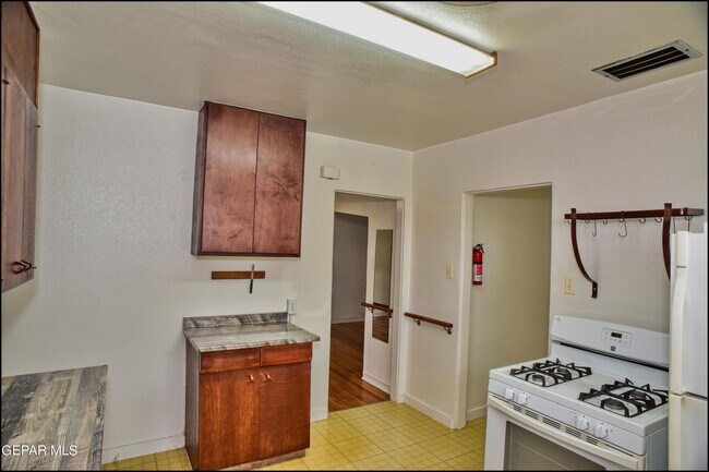 Building Photo - 815 Ellis St